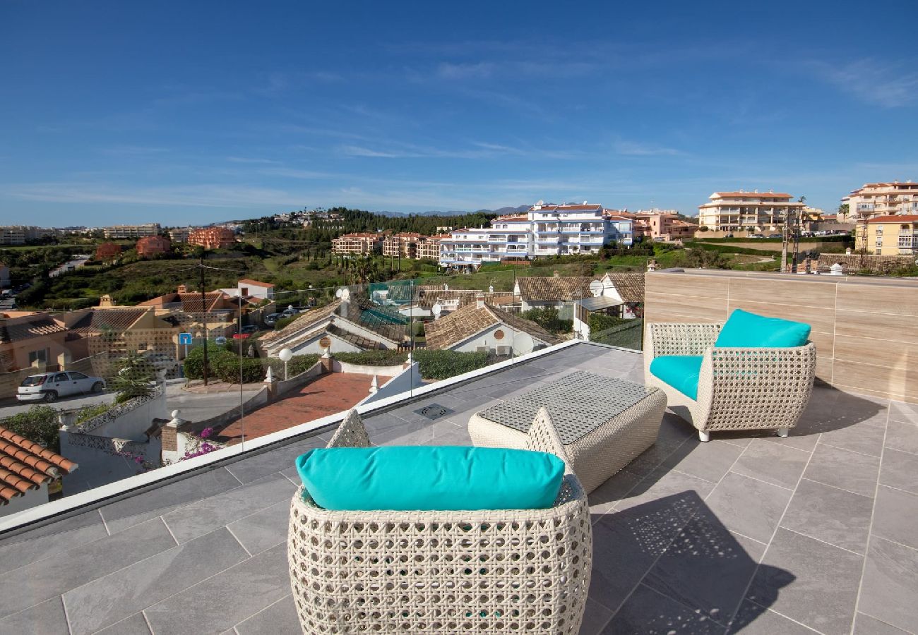 Villa en Mijas Costa - Amplia villa moderna con grandes espacios al aire libre