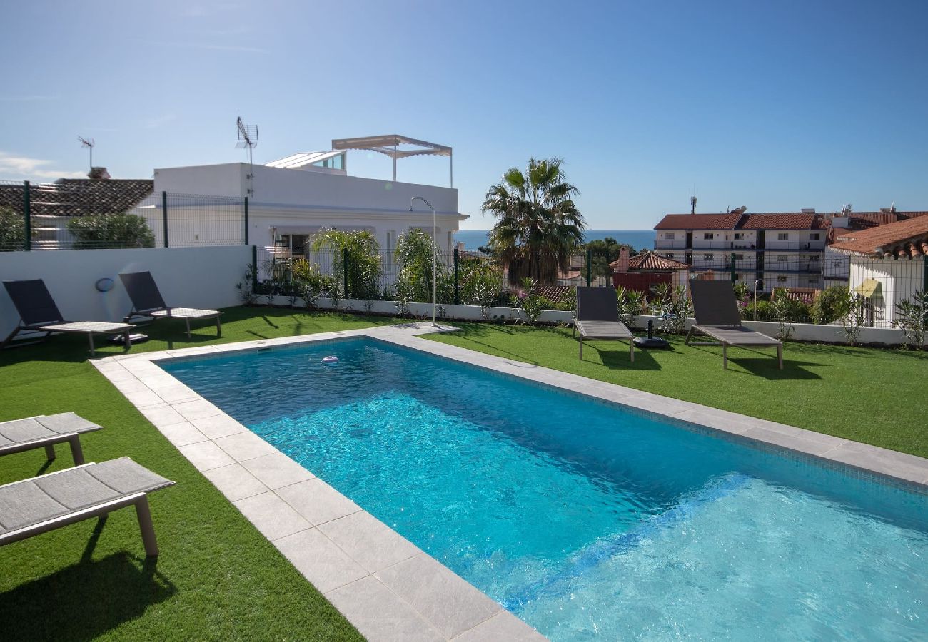 Villa en Mijas Costa - Amplia villa moderna con grandes espacios al aire libre
