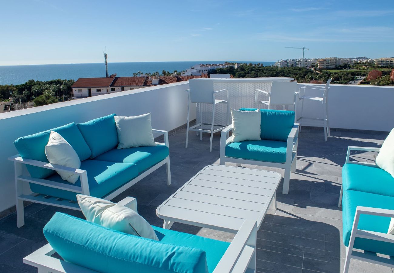 Villa en Mijas Costa - Amplia villa moderna con grandes espacios al aire libre