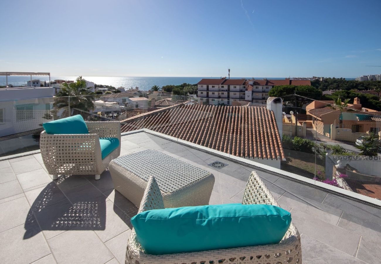 Villa en Mijas Costa - Amplia villa moderna con grandes espacios al aire libre