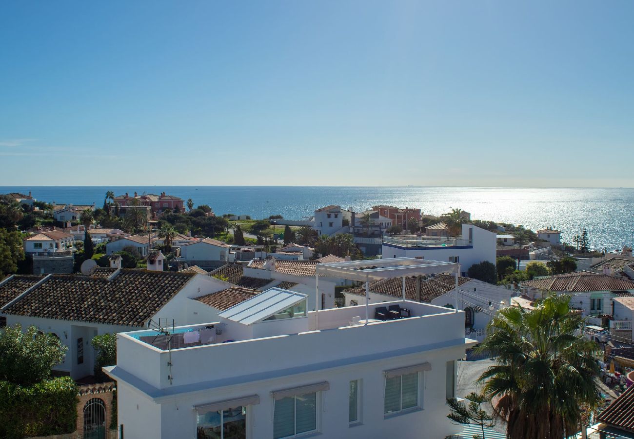 Villa en Mijas Costa - Amplia villa moderna con grandes espacios al aire libre