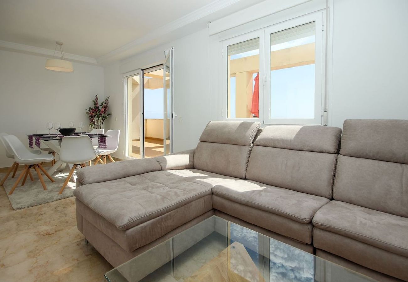 Apartamento en San Luis de Sabanillas - Ático con amplia azotea soleada