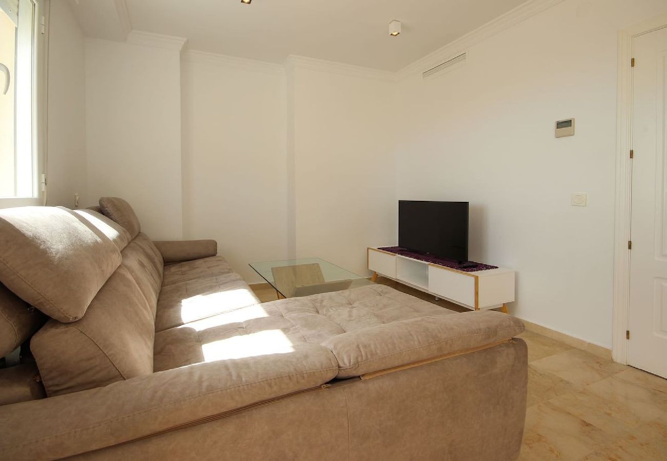 Apartamento en San Luis de Sabanillas - Ático con amplia azotea soleada
