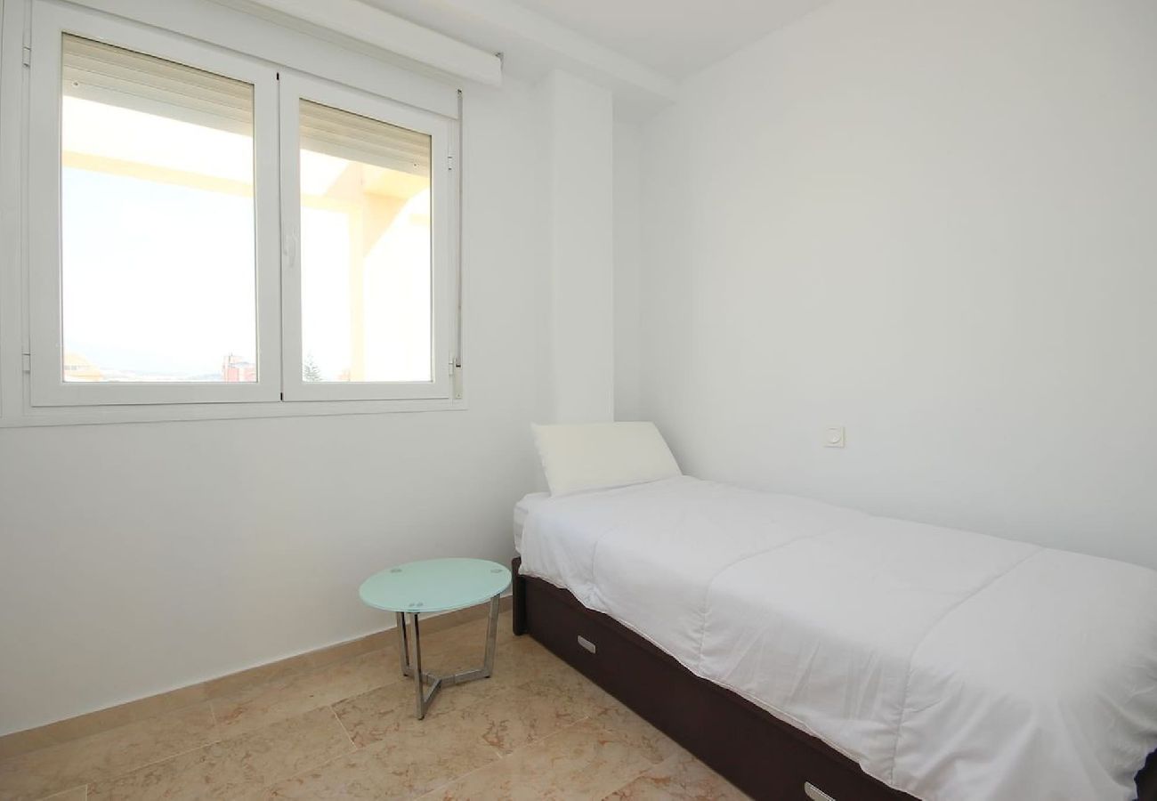 Apartamento en San Luis de Sabanillas - Ático con amplia azotea soleada