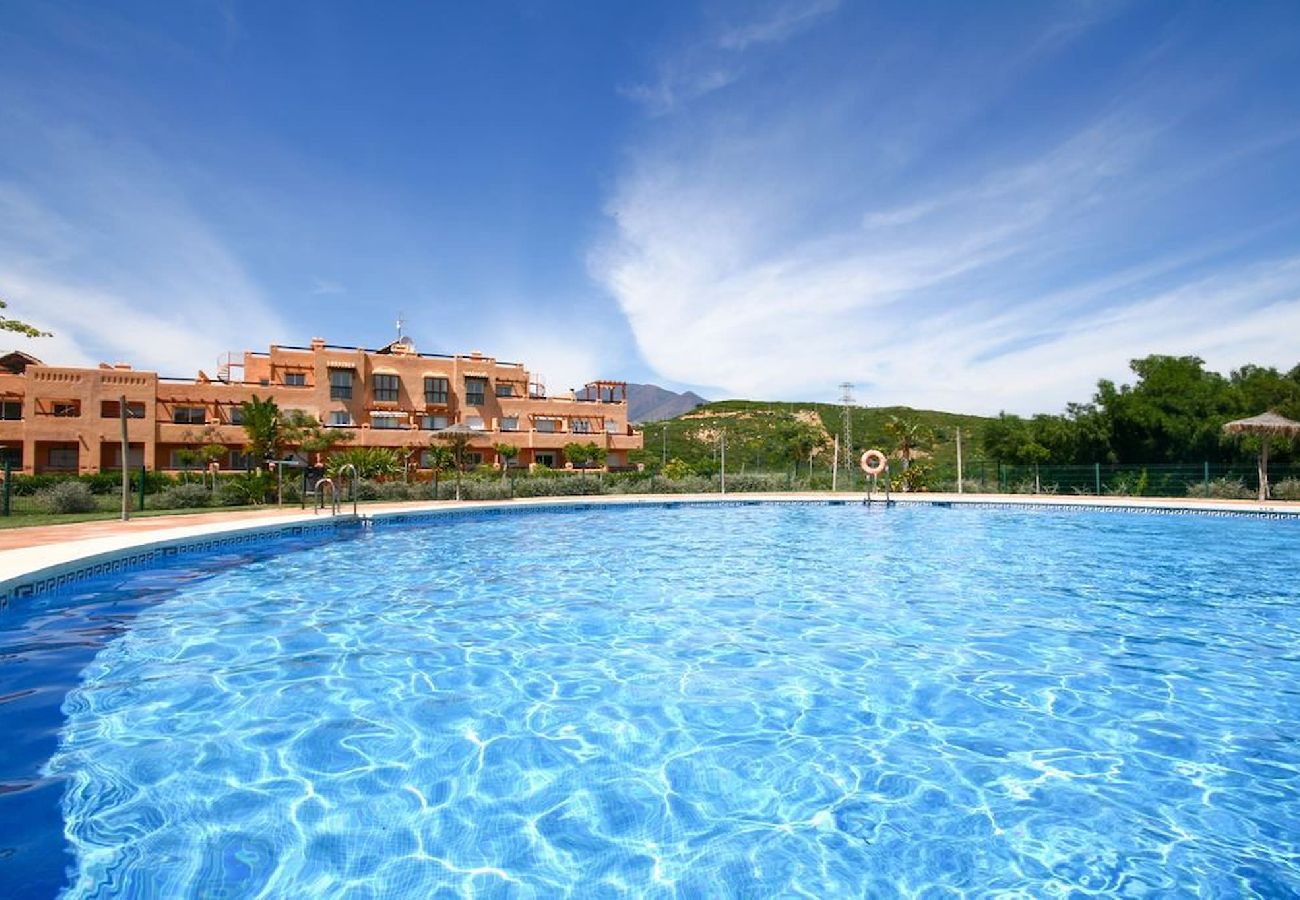 Apartamento en Casares - Apartamento de 2 habitaciones en Casares del Sol Estepona