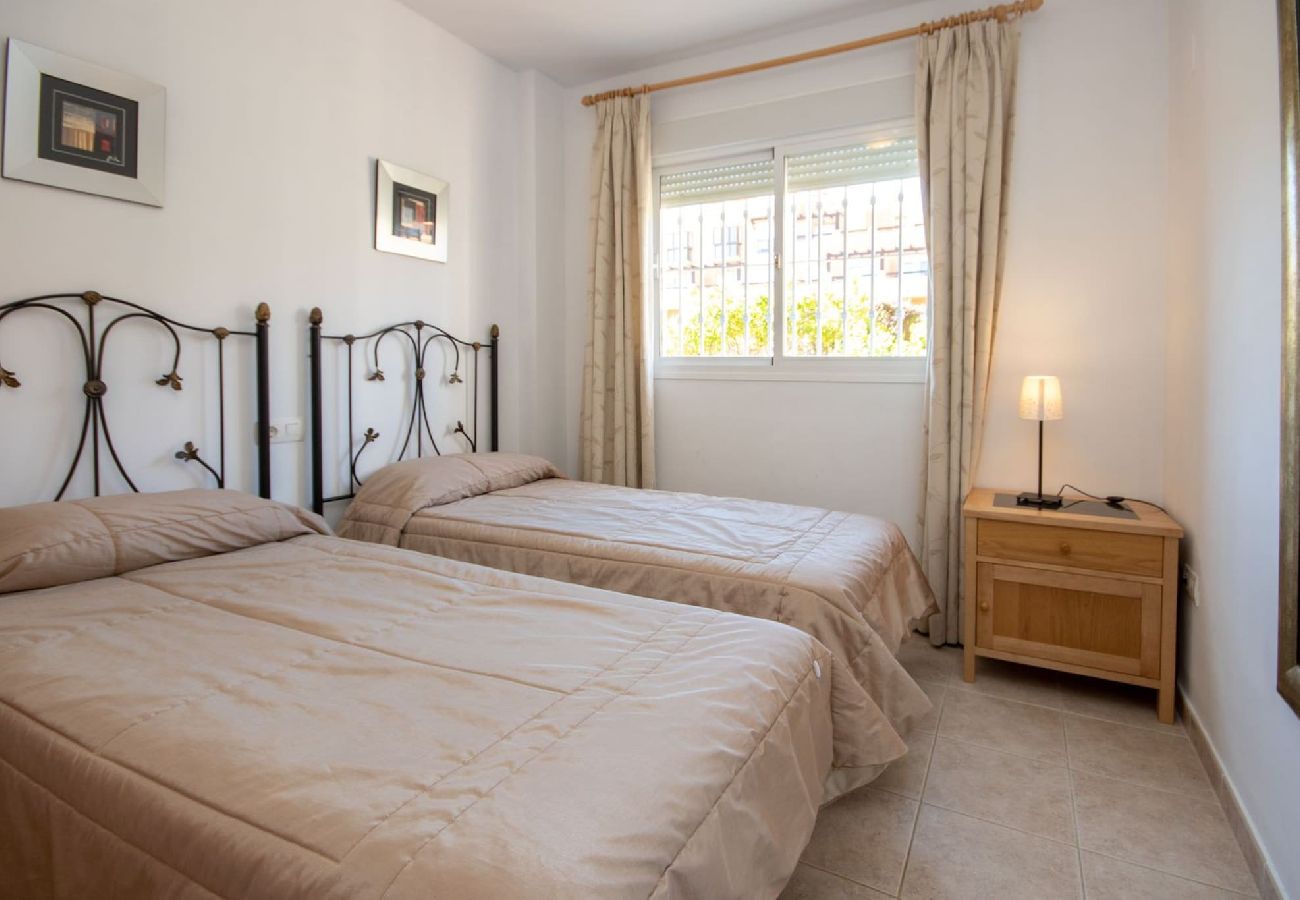 Apartamento en Casares - Apartamento de 2 habitaciones en Casares del Sol Estepona