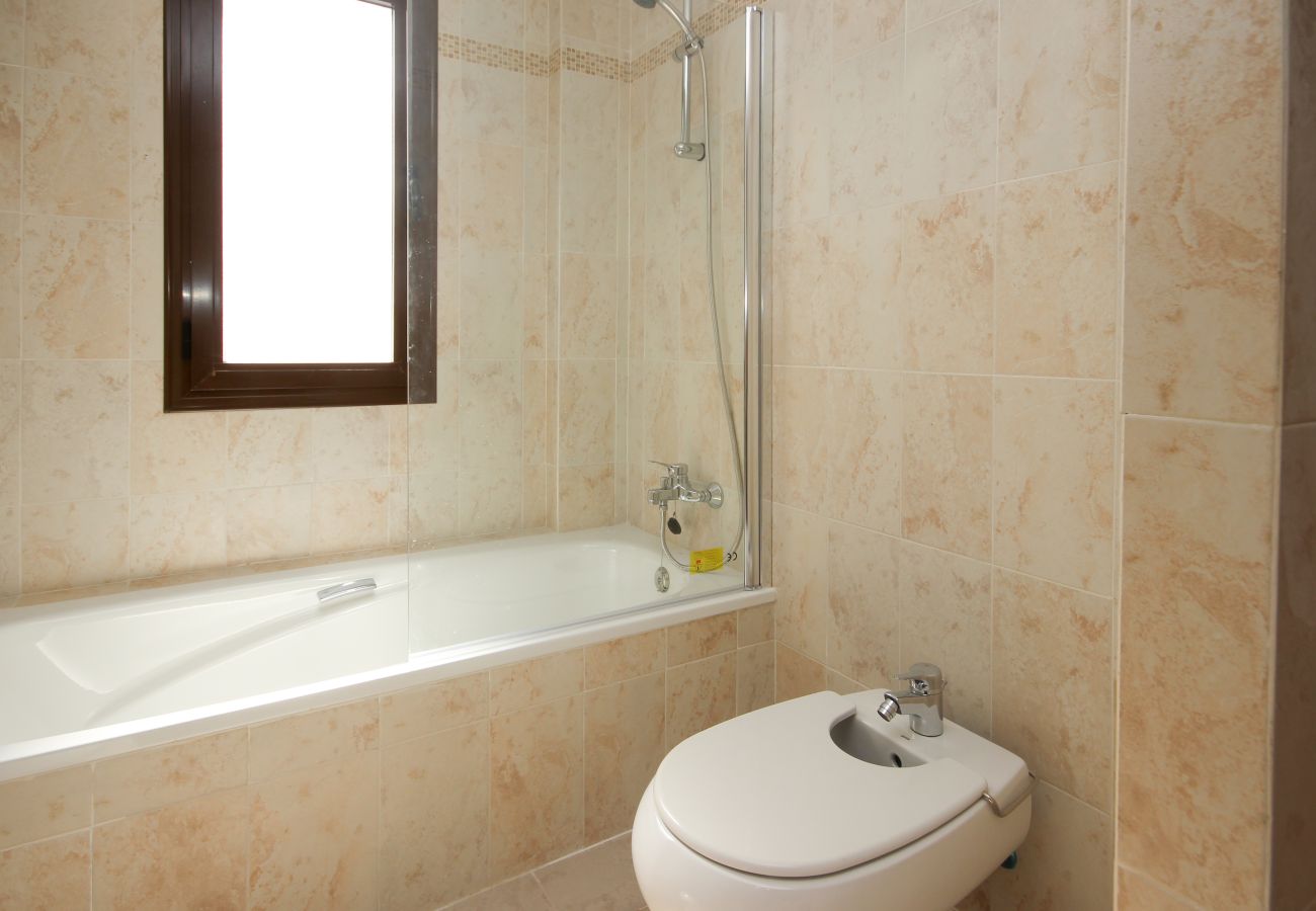 Apartamento en Estepona - Modern Apartment in Golf Complex WiFi and Parking 