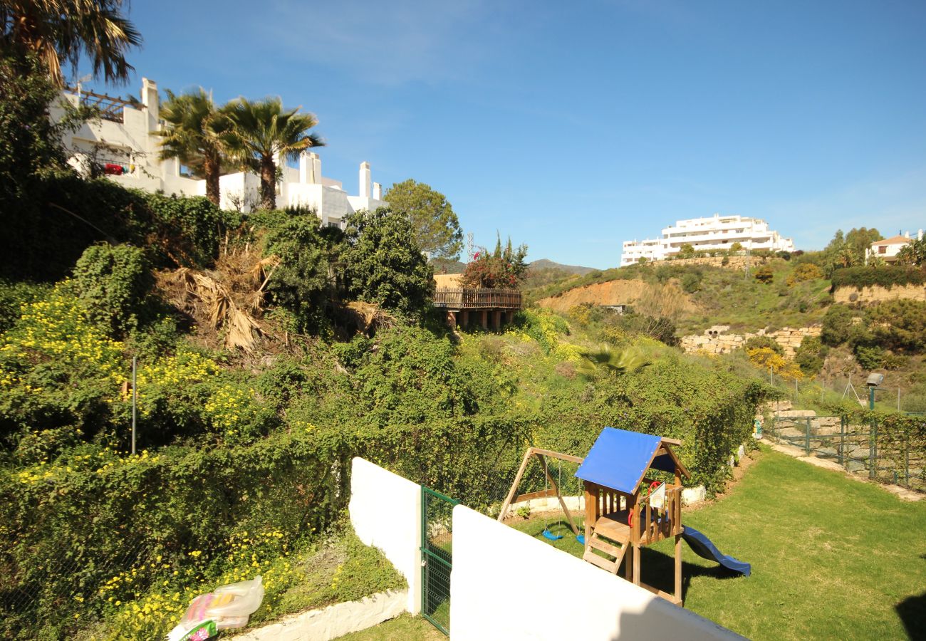 Apartamento en Estepona - Modern Apartment in Golf Complex WiFi and Parking 
