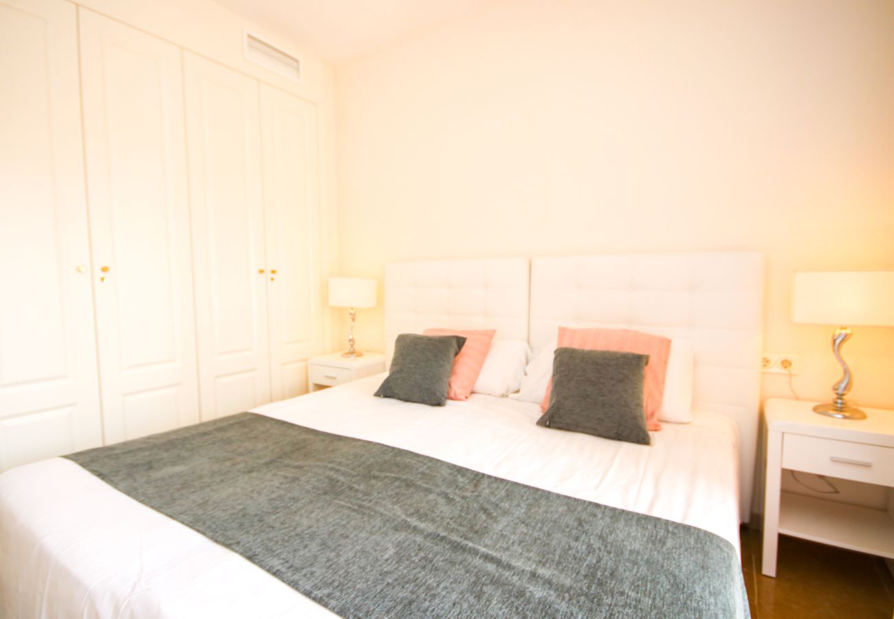 Apartamento en Manilva - Amplio apartamento de 3 dormitorios cerca de Duquesa Golf y Puerto