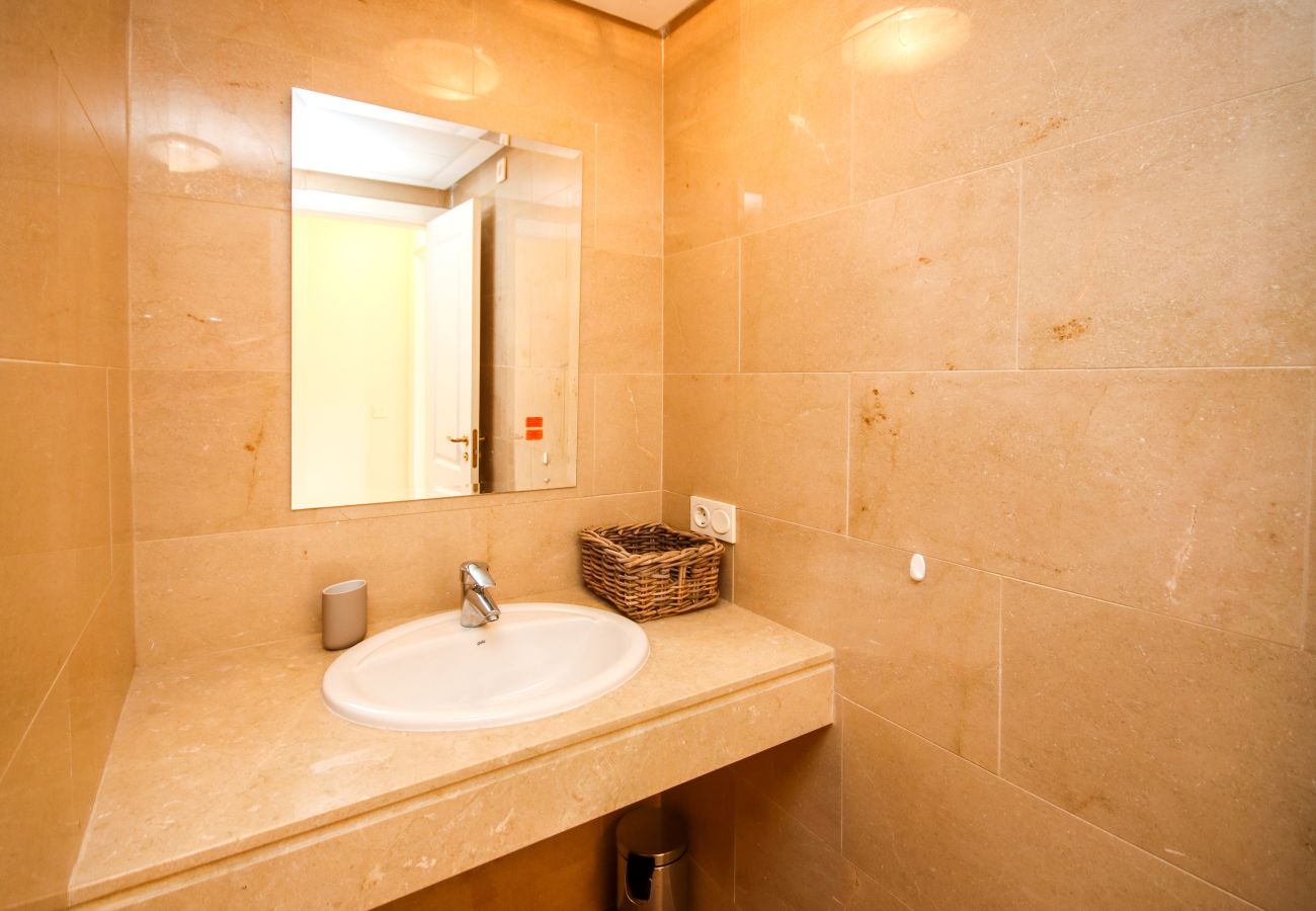Apartamento en Manilva - Amplio apartamento de 3 dormitorios cerca de Duquesa Golf y Puerto