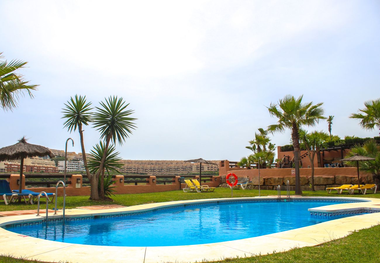 Apartamento en Manilva - Amplio apartamento de 3 dormitorios cerca de Duquesa Golf y Puerto