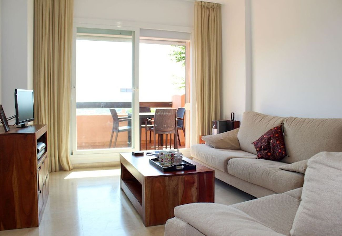 Apartamento en Casares - Apartamento de tres habitaciones en Casares Estepona