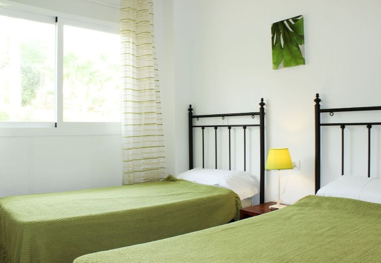 Apartamento en Casares - Apartamento de tres habitaciones en Casares Estepona