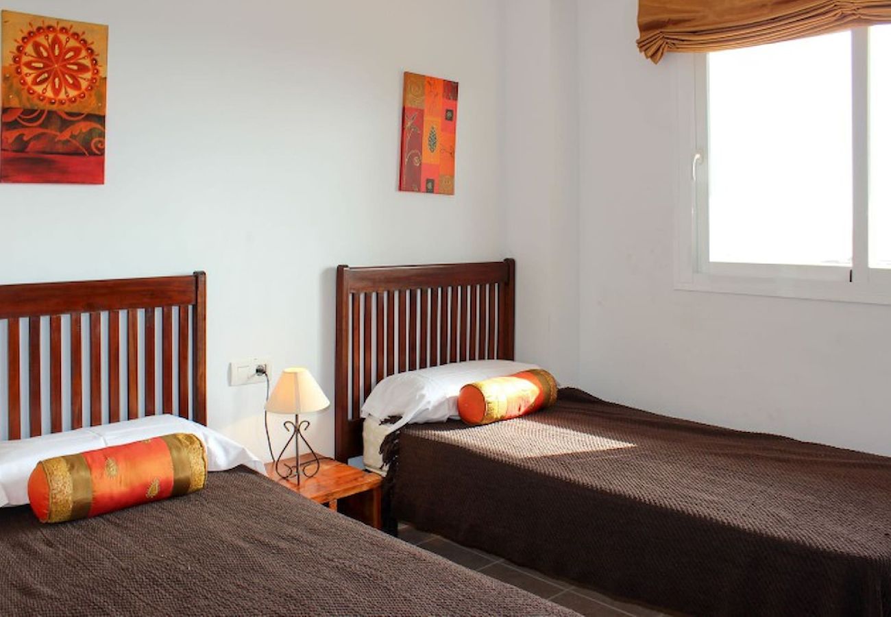 Apartamento en Casares - Apartamento de tres habitaciones en Casares Estepona