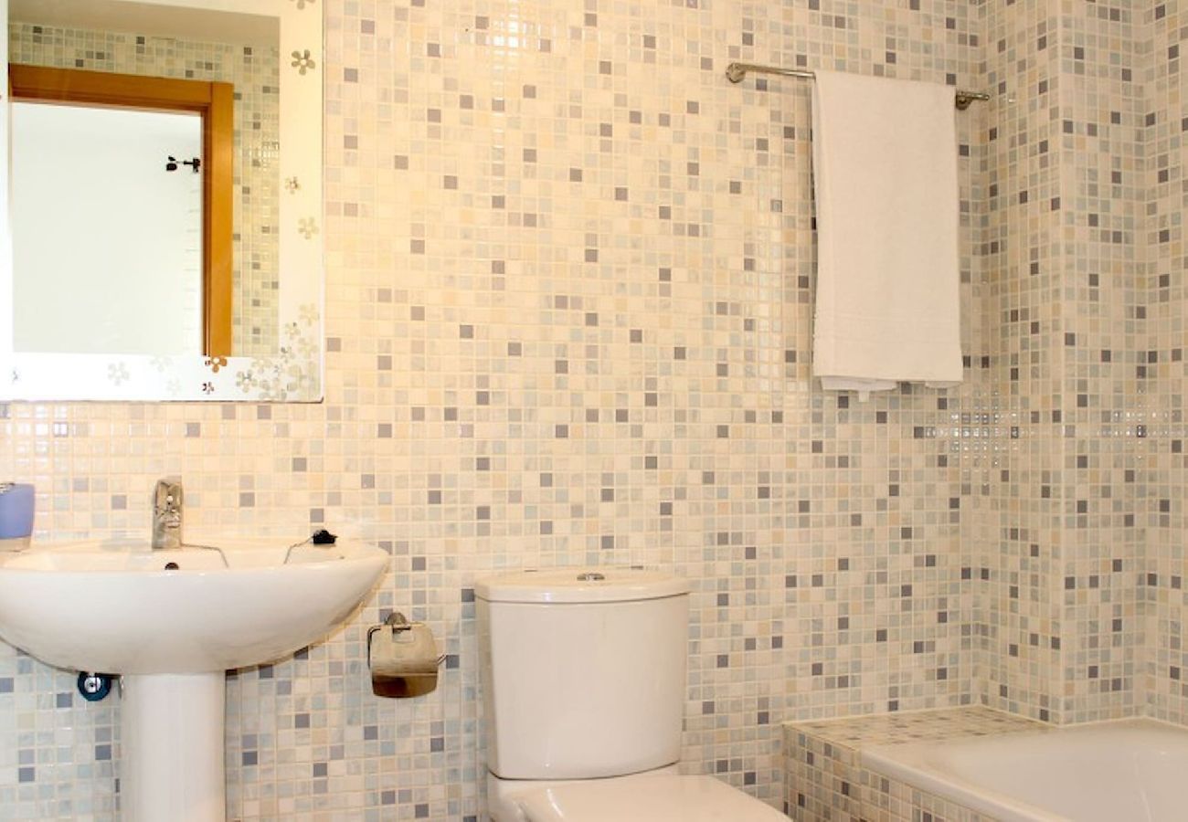 Apartamento en Casares - Apartamento de tres habitaciones en Casares Estepona