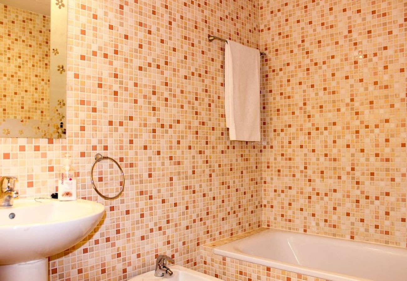 Apartamento en Casares - Apartamento de tres habitaciones en Casares Estepona