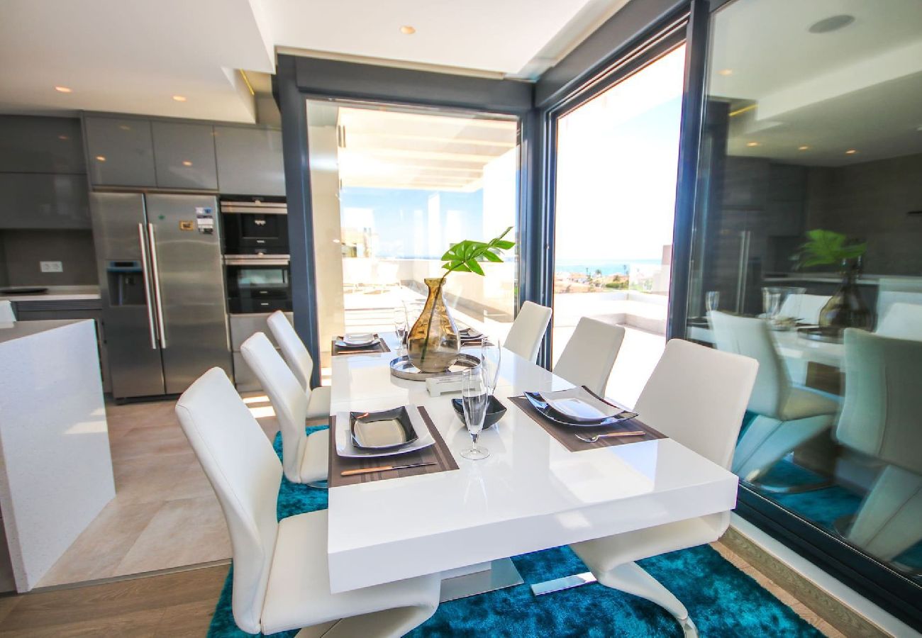 Apartamento en Mijas Costa - Ático con jacuzzi privado y piscina privada