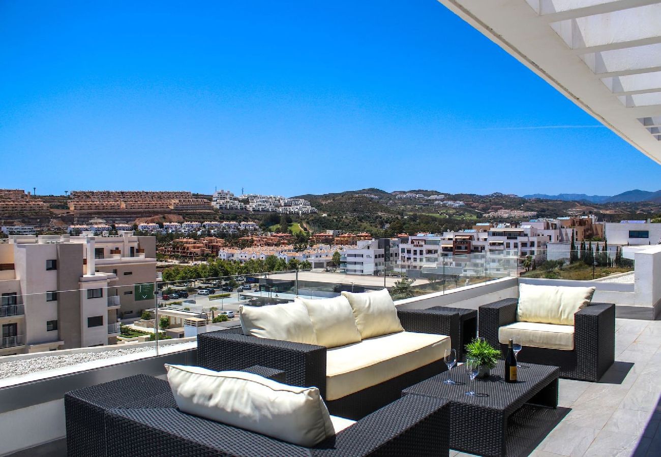 Apartamento en Mijas Costa - Ático con jacuzzi privado y piscina privada