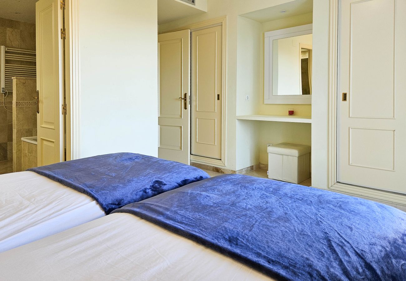 Casa adosada en Casares - Amplia casa adosada de 4 dormitorios en Bahía de Casares