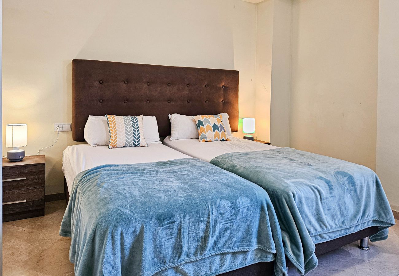 Casa adosada en Casares - Amplia casa adosada de 4 dormitorios en Bahía de Casares