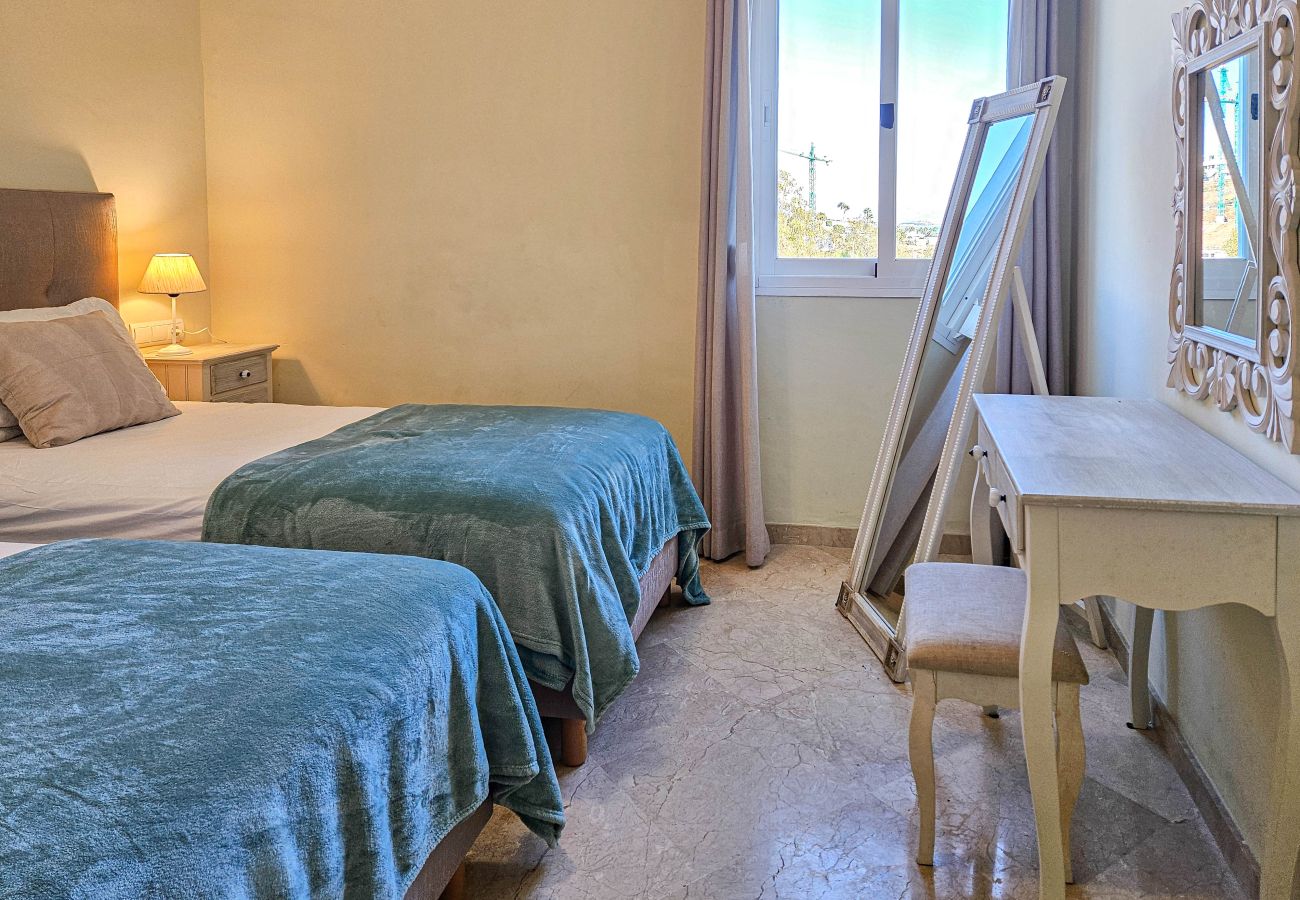 Casa adosada en Casares - Amplia casa adosada de 4 dormitorios en Bahía de Casares