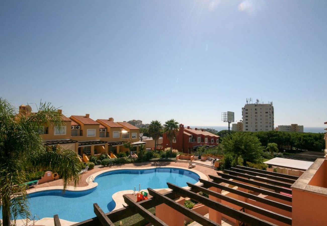 Casa adosada en Mijas Costa - Casa adosada de tres habitaciones en alquiler en Calahonda