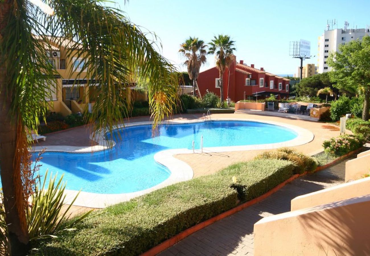 Casa adosada en Mijas Costa - Casa adosada de tres habitaciones en alquiler en Calahonda