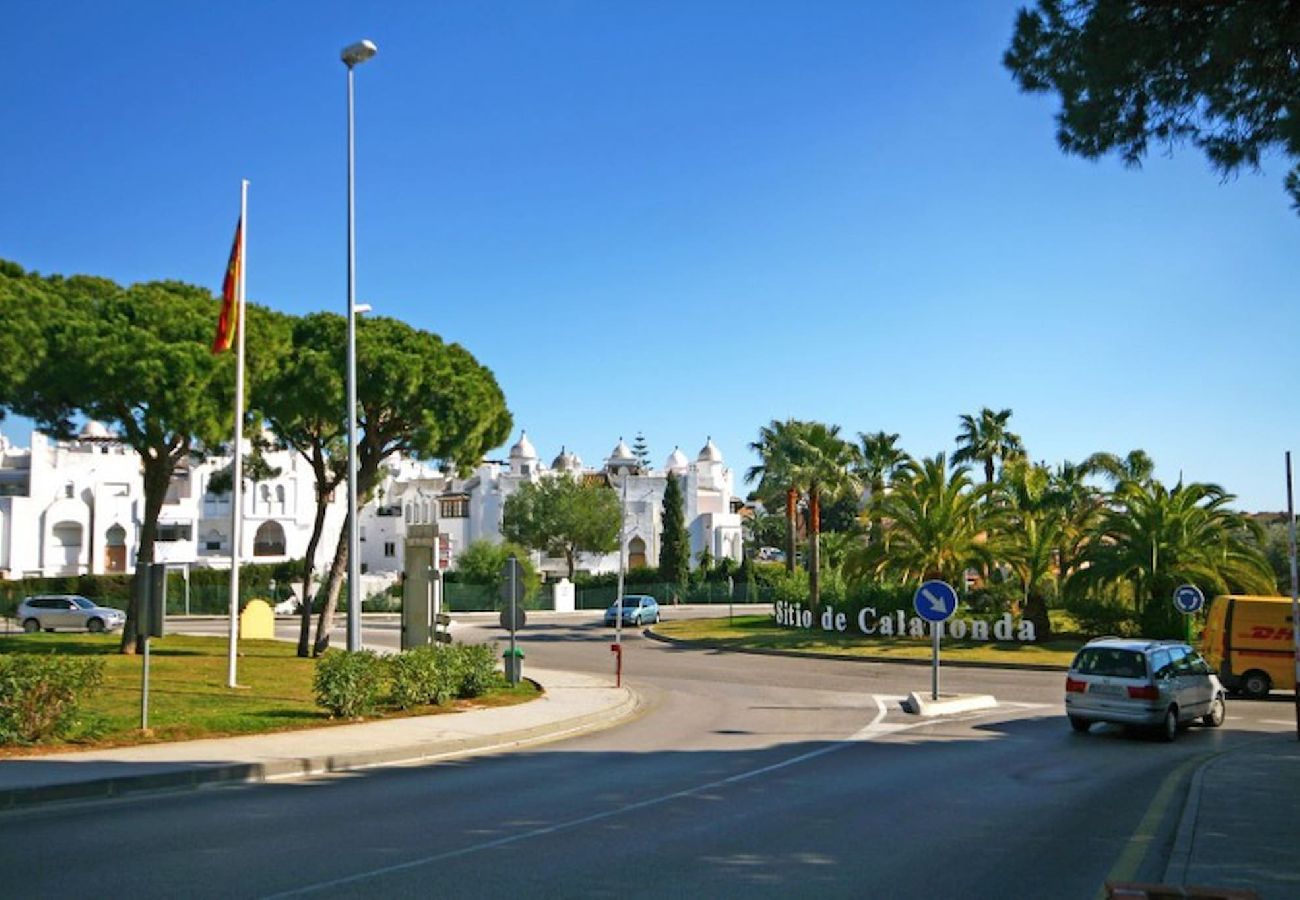 Casa adosada en Mijas Costa - Casa adosada de tres habitaciones en alquiler en Calahonda