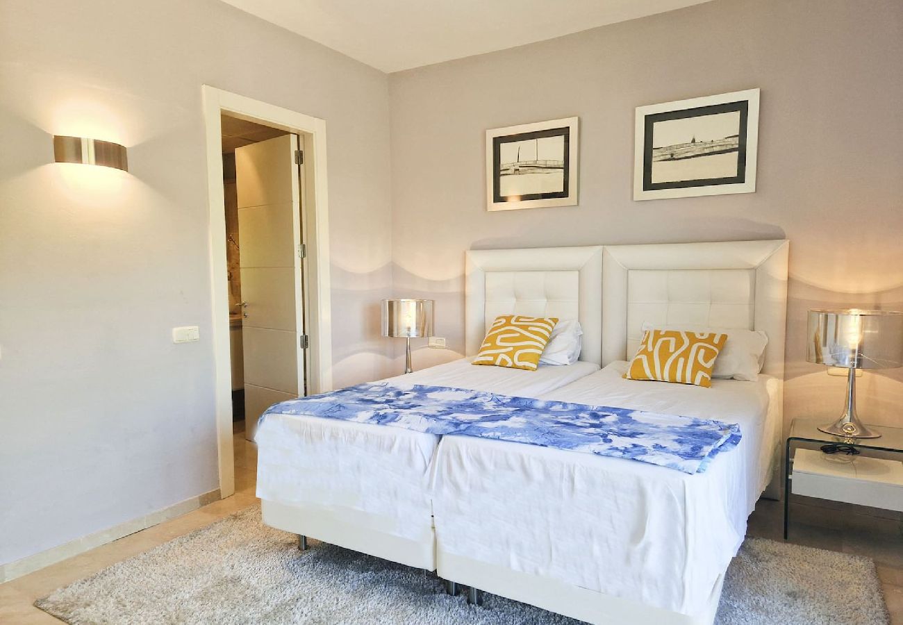 Casa adosada en Mijas Costa - Casa adosada moderna y confortable cerca de La Cala Golf