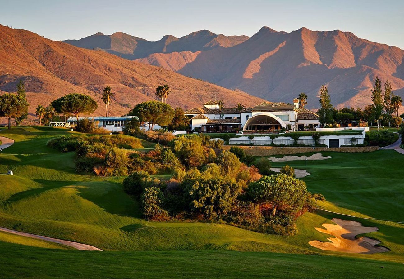 Casa adosada en Mijas Costa - Casa adosada moderna y confortable cerca de La Cala Golf