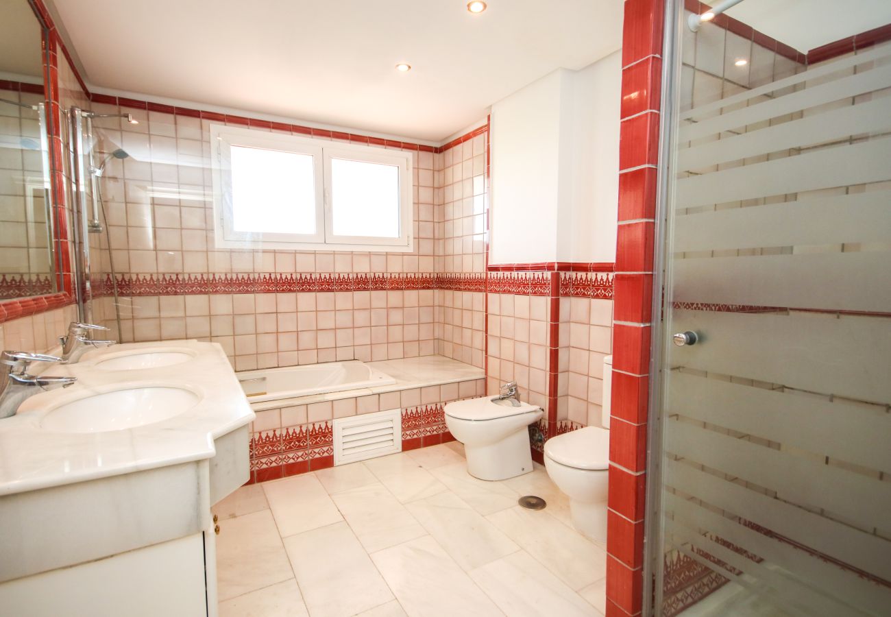 Apartamento en San Pedro de Alcántara - Apartamento de 3 dormitorios en frente a la playa en San Pedro