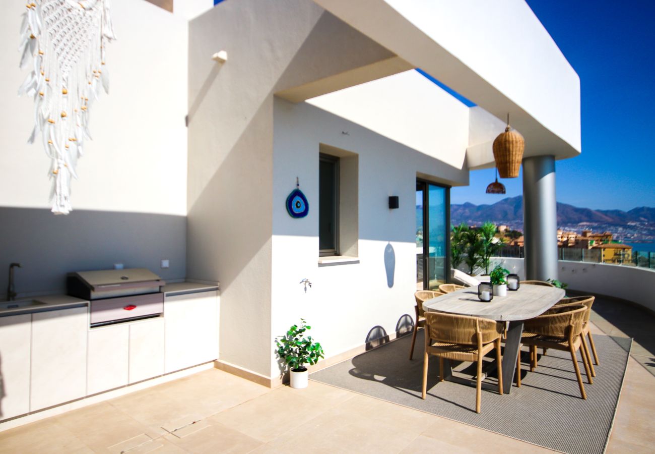 Apartamento en Mijas Costa - Ático, increíbles vistas al mar, piscina pequeña y barbacoa