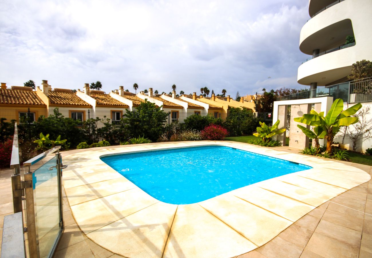 Apartamento en Mijas Costa - Ático, increíbles vistas al mar, piscina pequeña y barbacoa