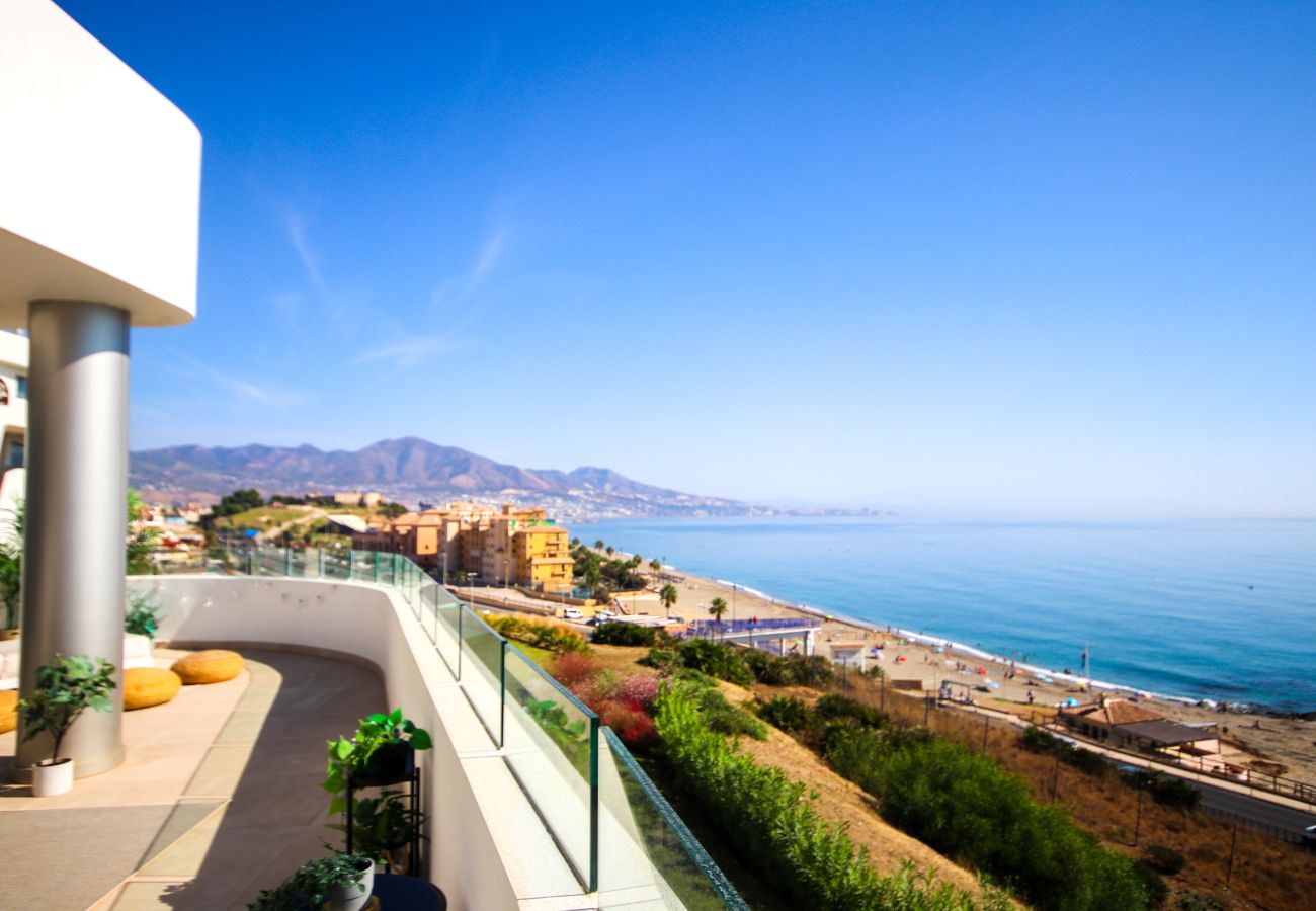 Apartamento en Mijas Costa - Ático, increíbles vistas al mar, piscina pequeña y barbacoa