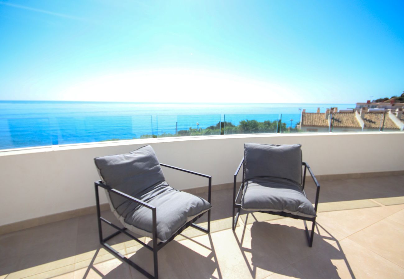 Apartamento en Mijas Costa - Ático, increíbles vistas al mar, piscina pequeña y barbacoa