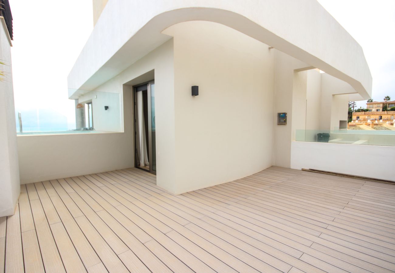 Apartamento en Mijas Costa - Ático, increíbles vistas al mar, piscina pequeña y barbacoa