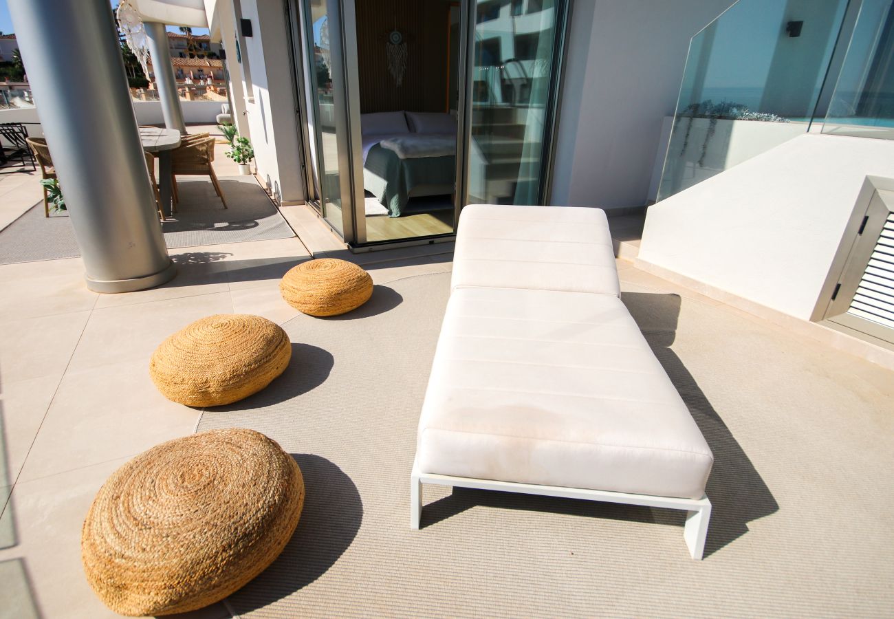 Apartamento en Mijas Costa - Ático, increíbles vistas al mar, piscina pequeña y barbacoa