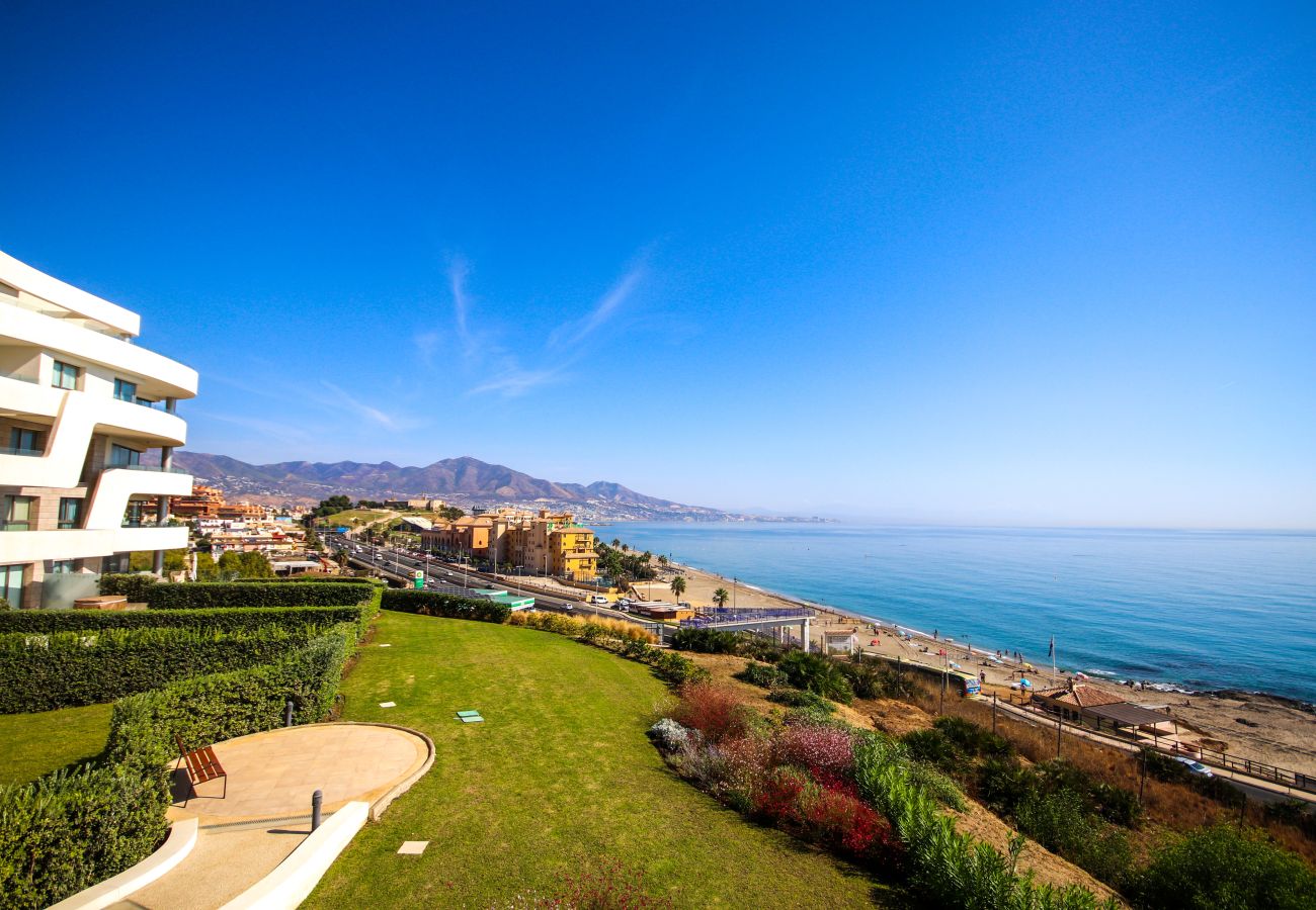 Apartamento en Mijas Costa - Ático, increíbles vistas al mar, piscina pequeña y barbacoa