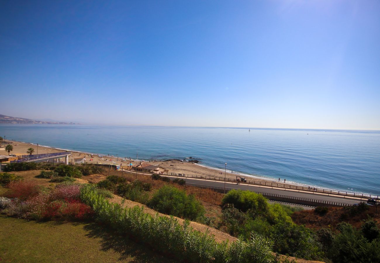 Apartamento en Mijas Costa - Ático, increíbles vistas al mar, piscina pequeña y barbacoa