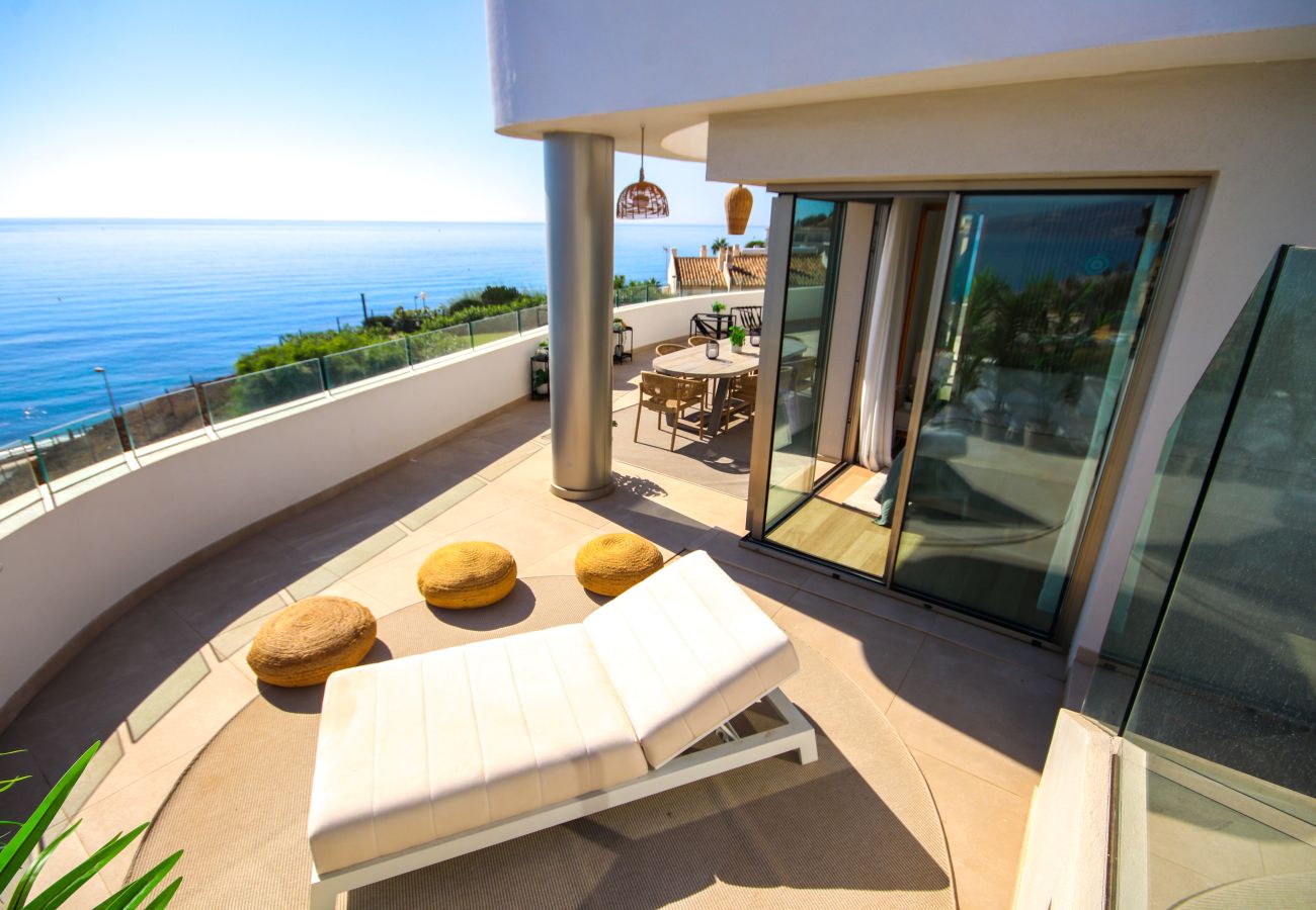 Apartamento en Mijas Costa - Ático, increíbles vistas al mar, piscina pequeña y barbacoa