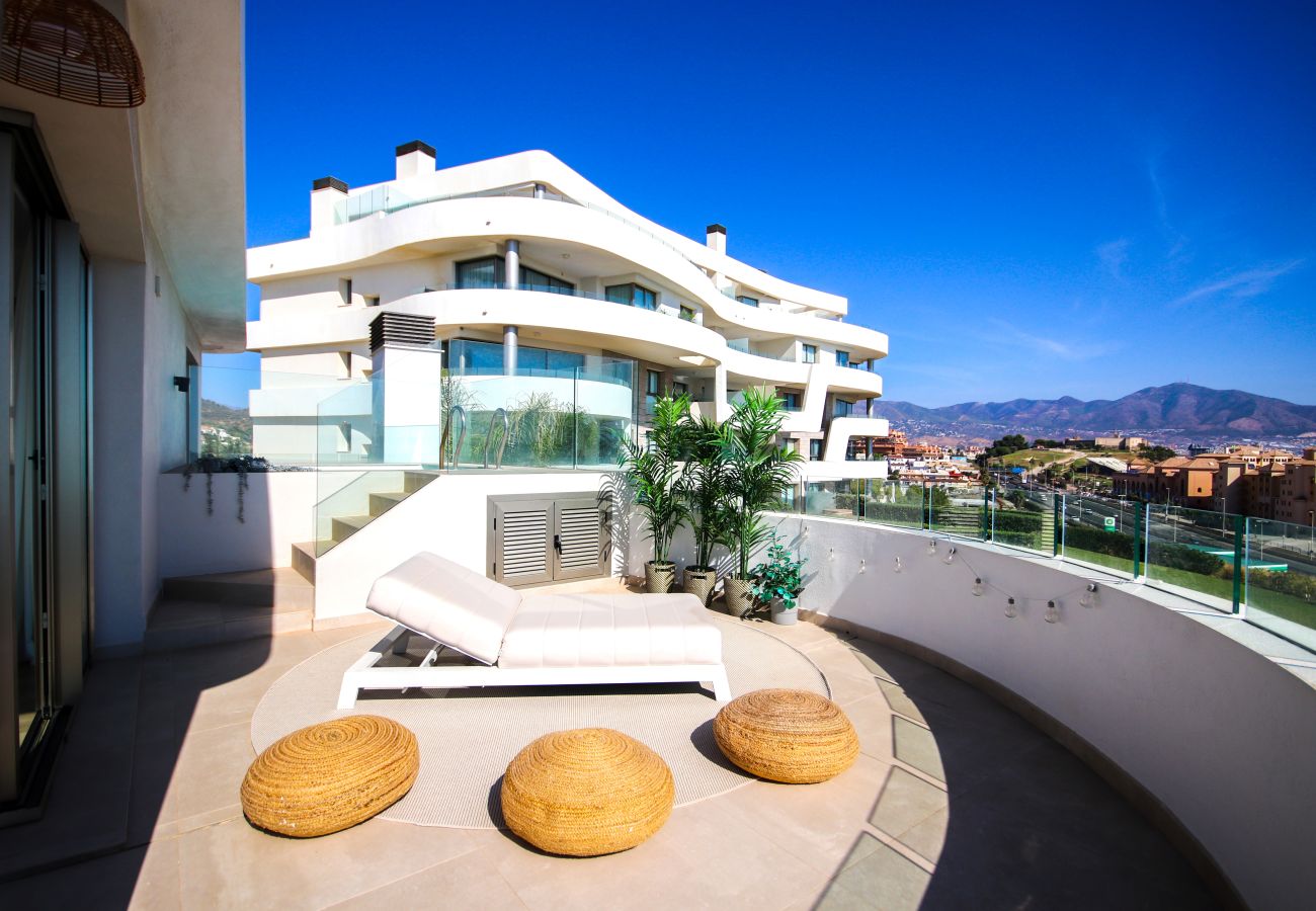 Apartamento en Mijas Costa - Ático, increíbles vistas al mar, piscina pequeña y barbacoa