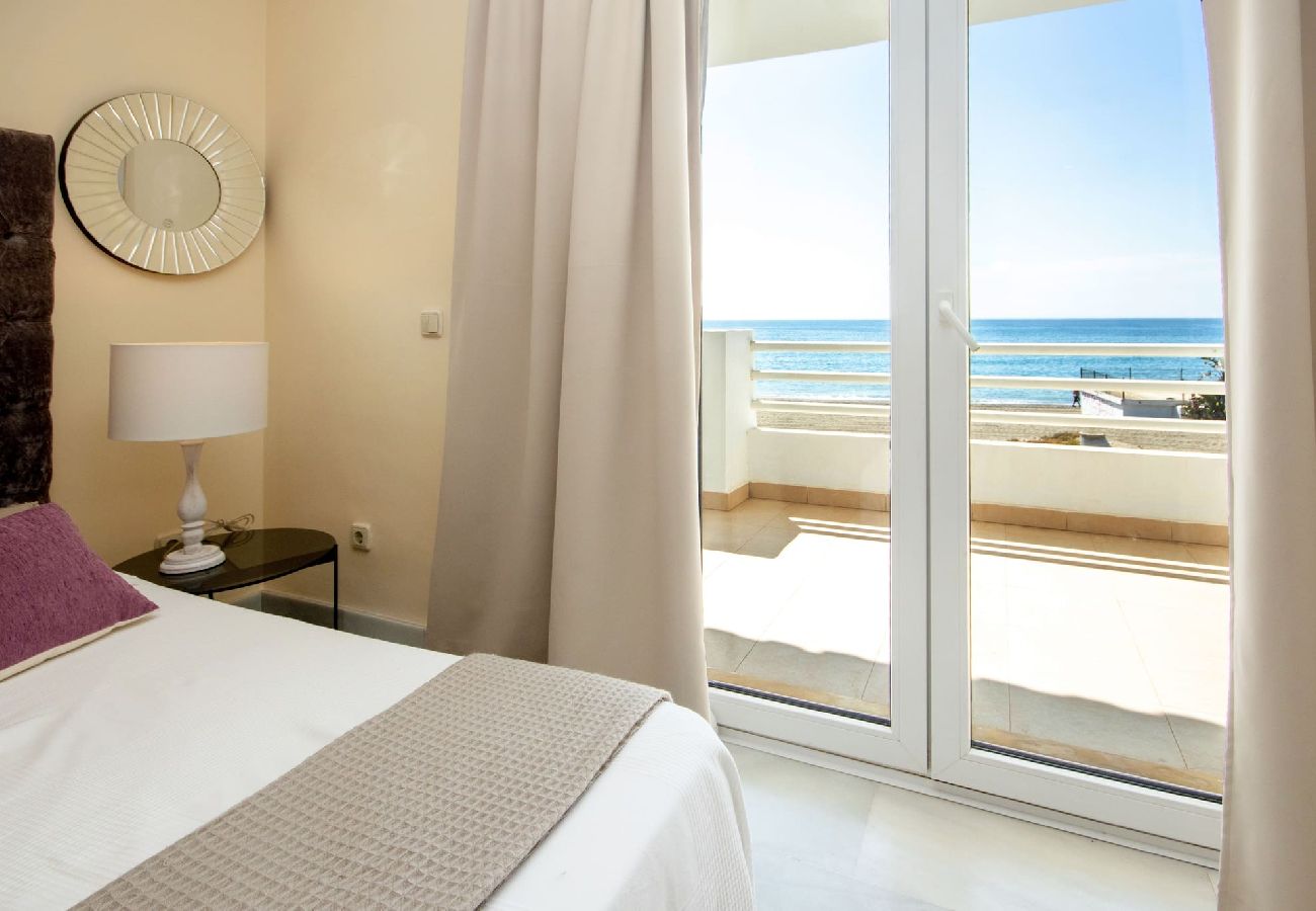 Casa adosada en Estepona - Casa adosada de 3 dormitorios en la playa, Cancelada, Estepona