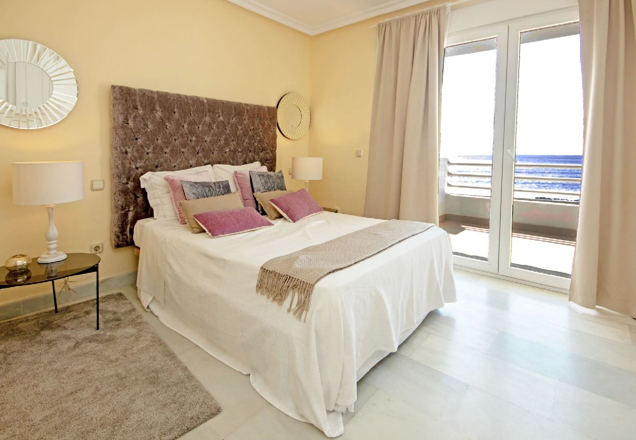 Casa adosada en Estepona - Casa adosada de 3 dormitorios en la playa, Cancelada, Estepona