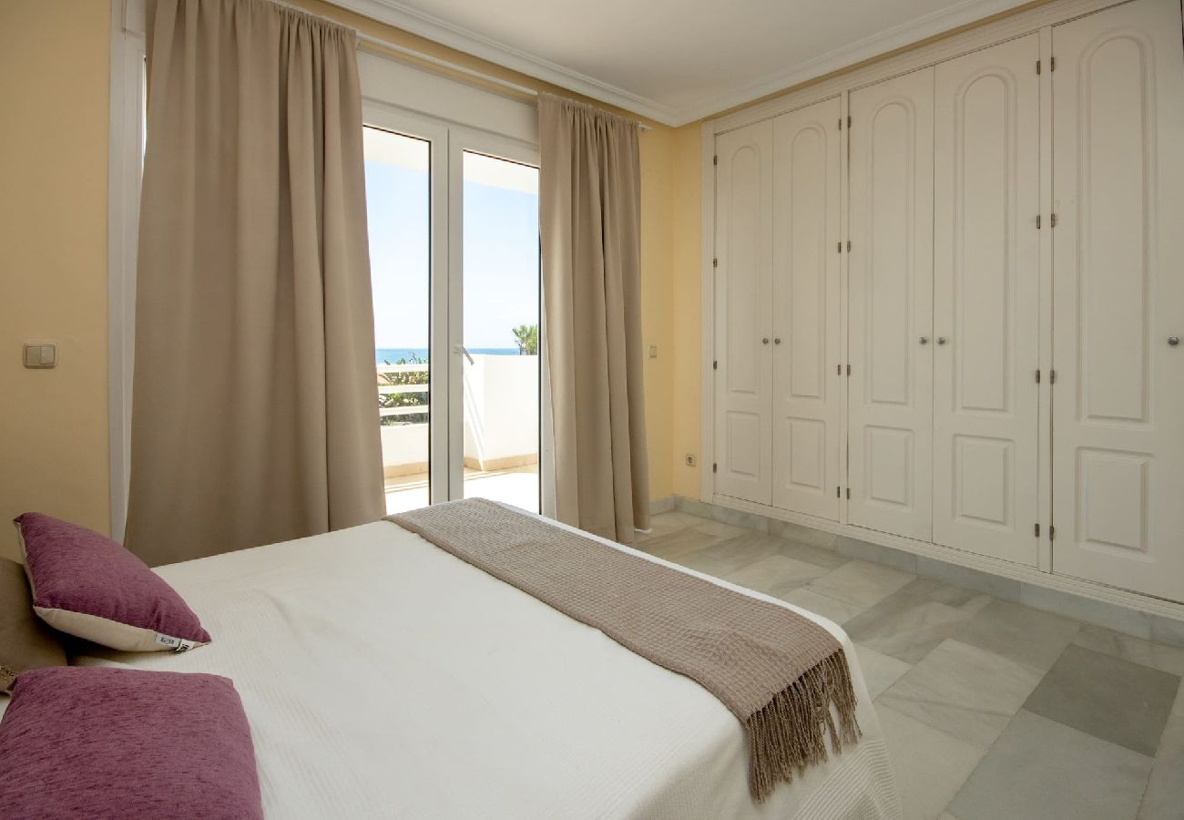 Casa adosada en Estepona - Casa adosada de 3 dormitorios en la playa, Cancelada, Estepona