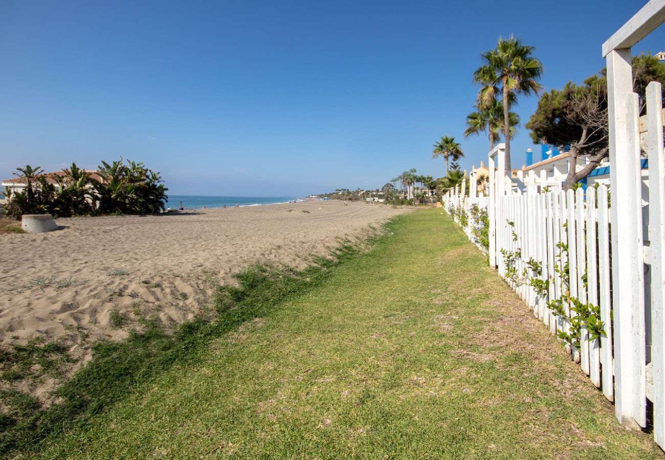 Casa adosada en Estepona - Casa adosada de 3 dormitorios en la playa, Cancelada, Estepona