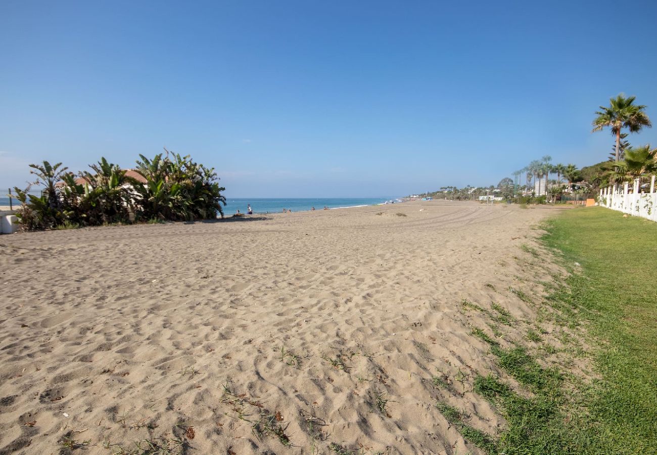 Casa adosada en Estepona - Casa adosada de 3 dormitorios en la playa, Cancelada, Estepona
