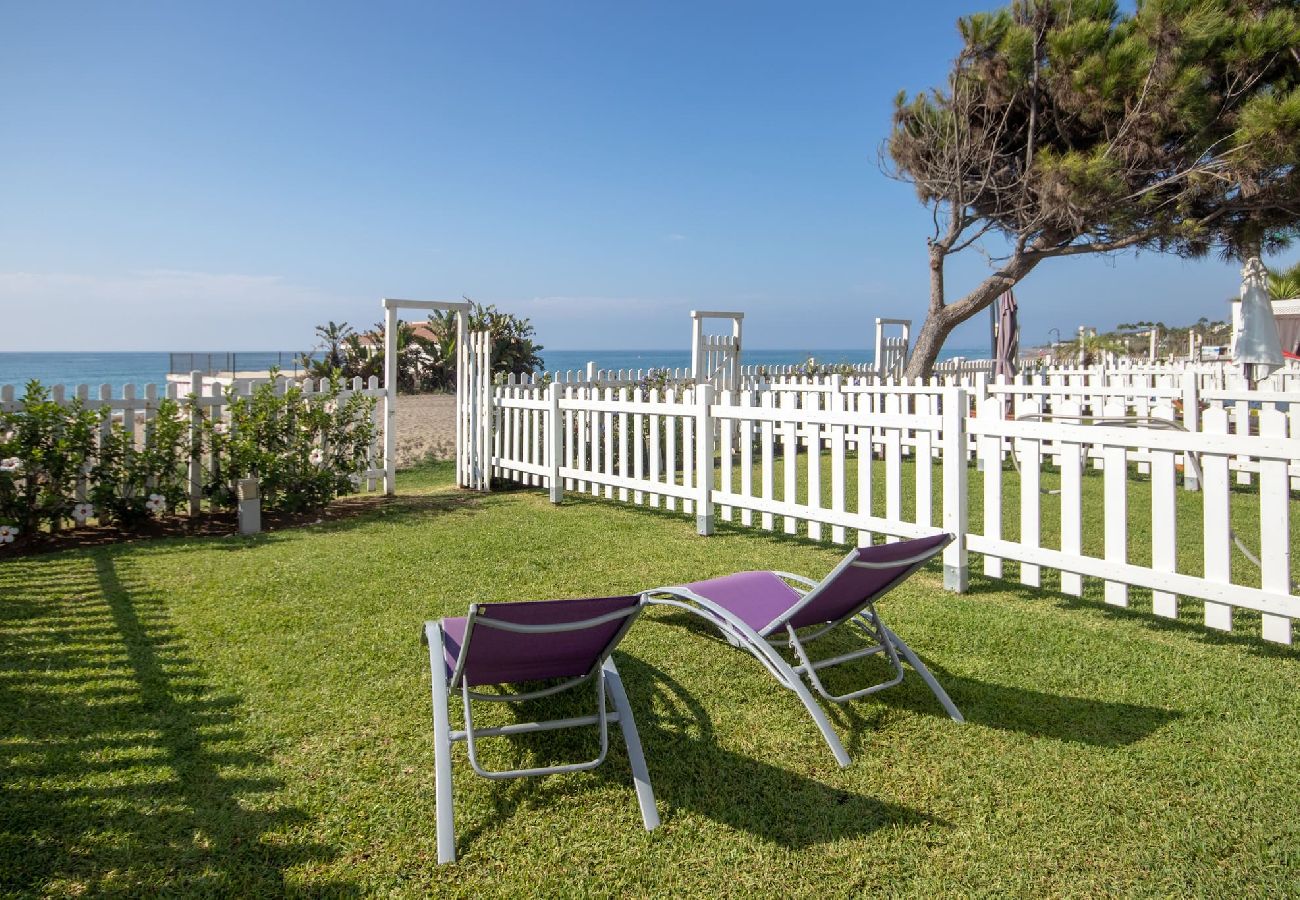 Casa adosada en Estepona - Casa adosada de 3 dormitorios en la playa, Cancelada, Estepona