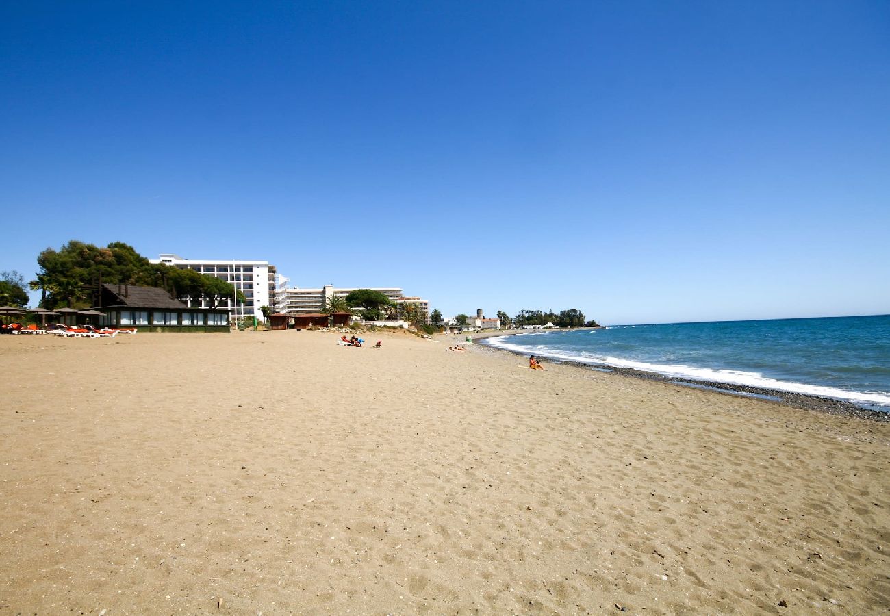 Casa adosada en Estepona - Casa adosada de 3 dormitorios en la playa, Cancelada, Estepona