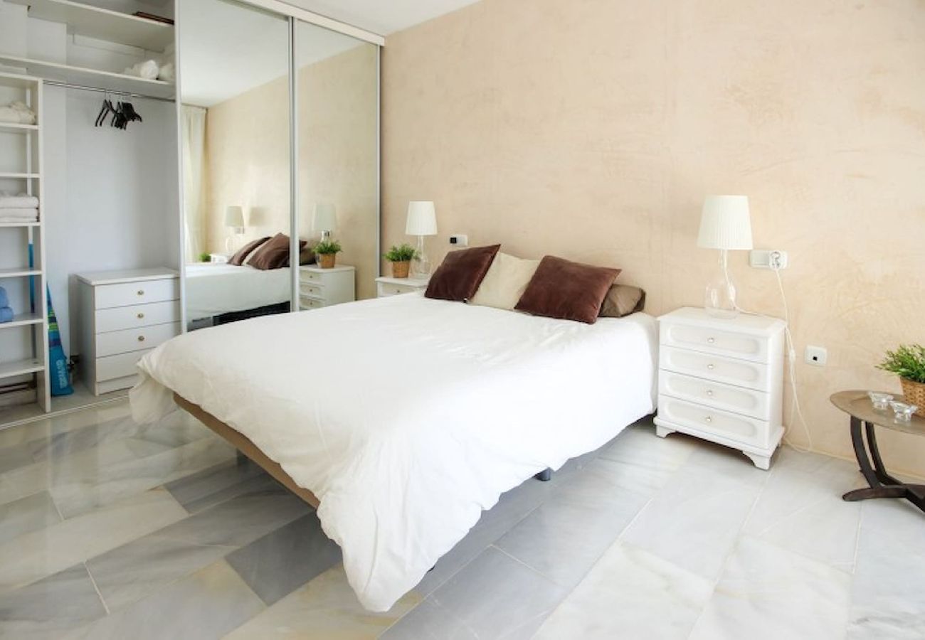 Apartamento en Mijas Costa - Apartamento de dos dormitorios en Calahonda con vistas al mar