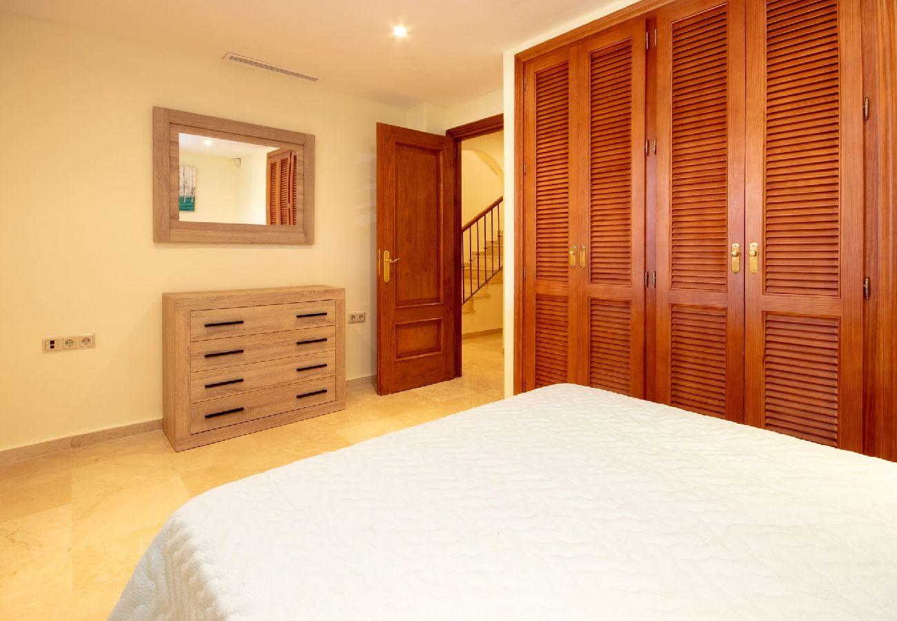 Casa adosada en Mijas Costa - Amplio apartamento reformado de 4 dormitorios en Riviera del Sol